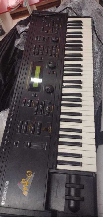 Ensoniq mr 61 - Stan bardzo dobry - Po wymianie gumek pod klawiaturą