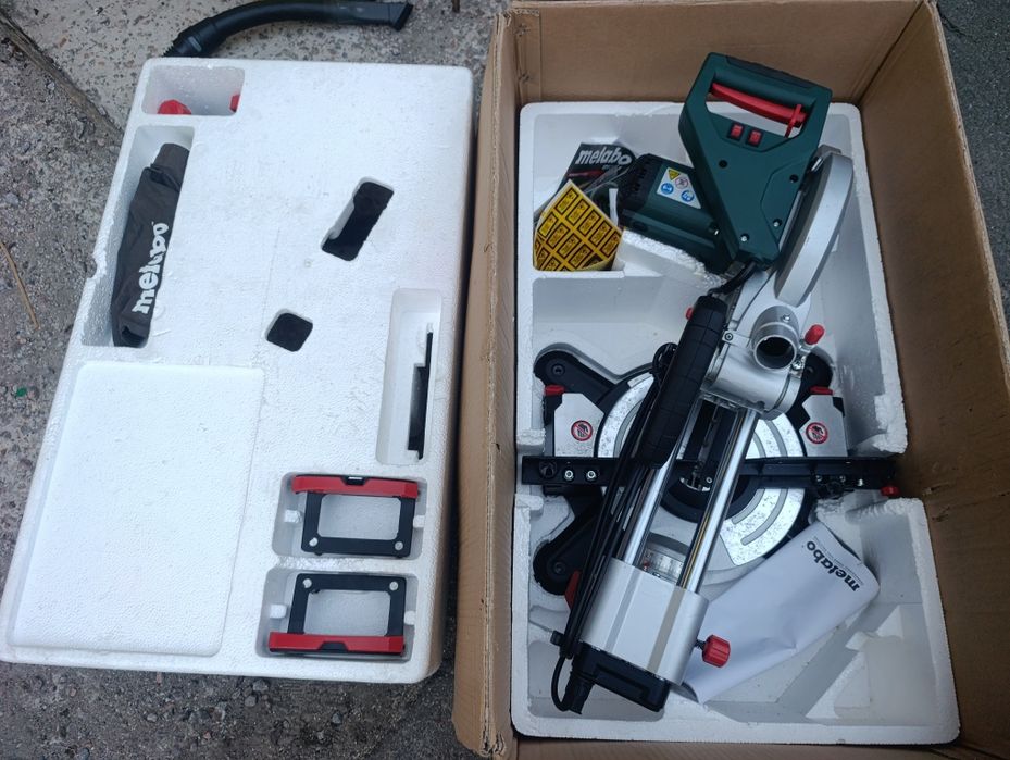 Торцовочная пила с протяжкой  Metabo KGS 216