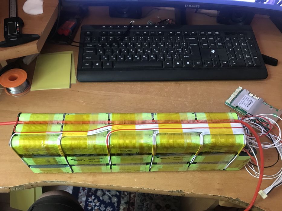 Продам єлектросамокат.Потужність 1500w 65км/год (+зарядка10А)