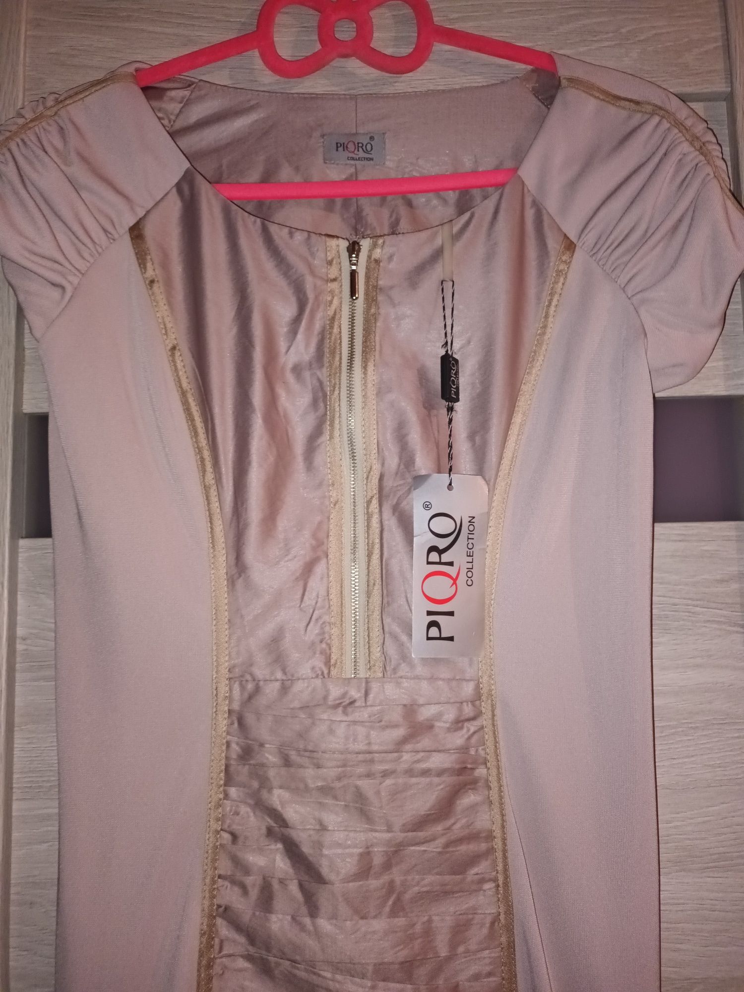 Sukienka Piqro collection.