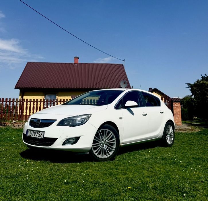 Opel Astra Samochód Opel Astra J Hatchback 1.7 CDTI 2010 nowe sprzęgło i dwumasa