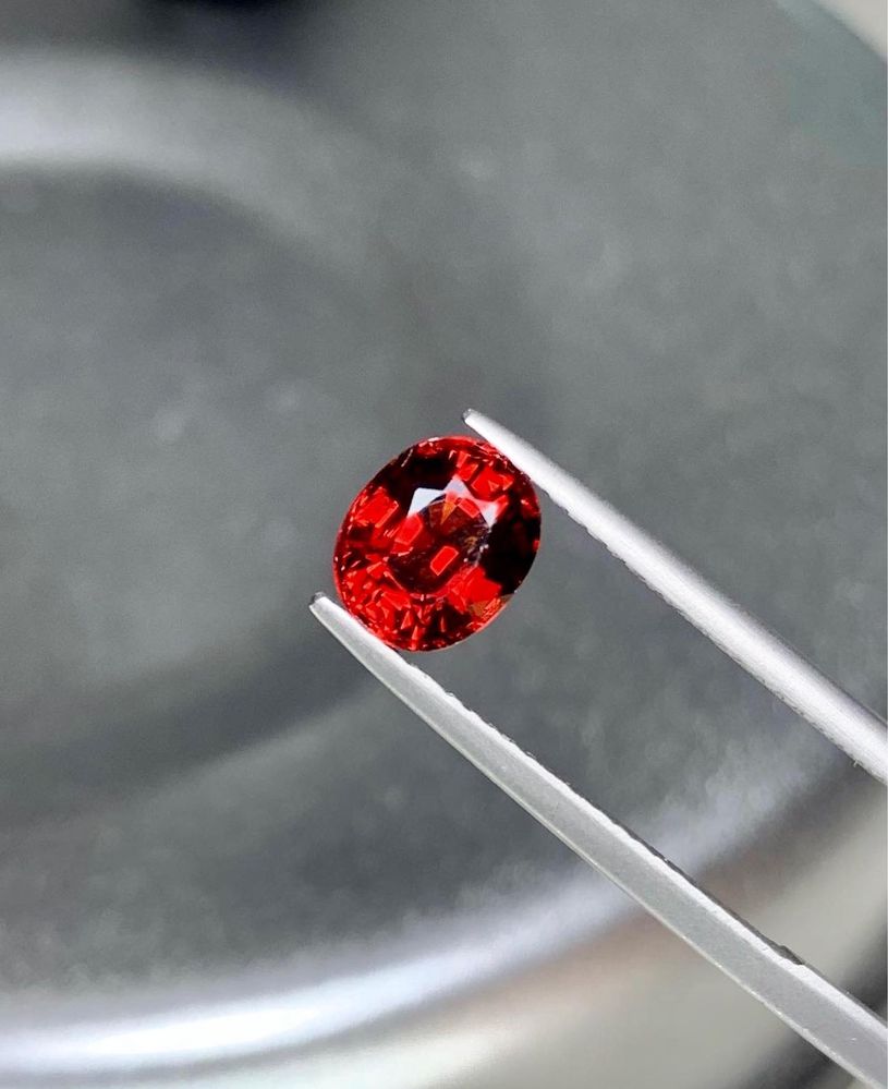 Гранат яскраво-червоний 2,3 ct