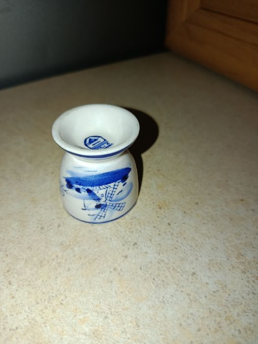 Śliczny stary kieliszek do jaj porcelana Delft