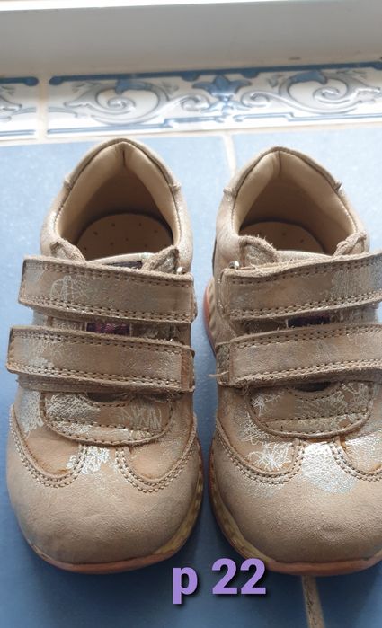 Продам дитяче шкіряне взуття