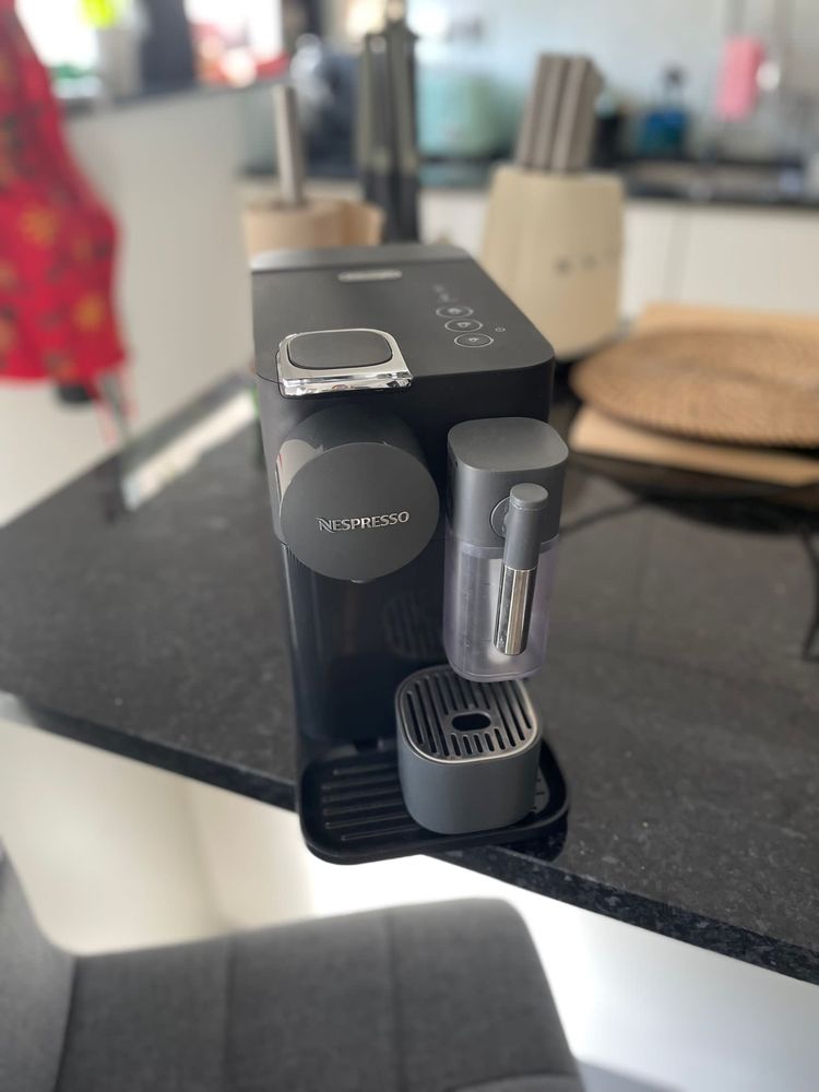 Máquina café Nespresso DELONGHI Lattissima