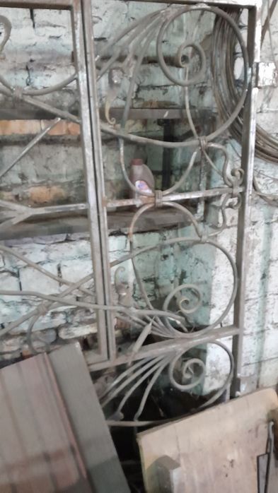 Кована металева решітка