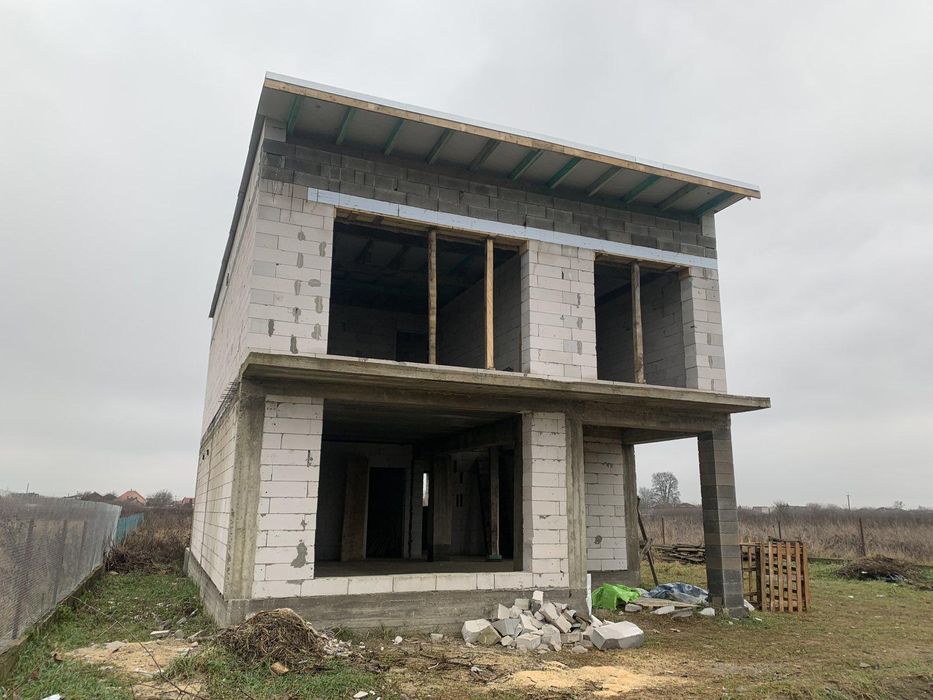 Будинок на стадії будівництва
