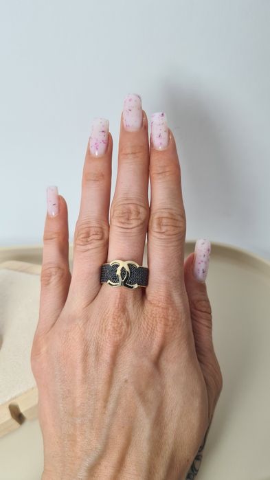 Nowy złoty pierścionek czarne cyrkonie , szeroko, typu Chanel, p. 585