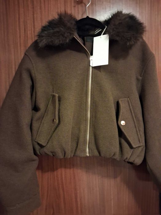 Bomber soft com gola efeito pelo Zara