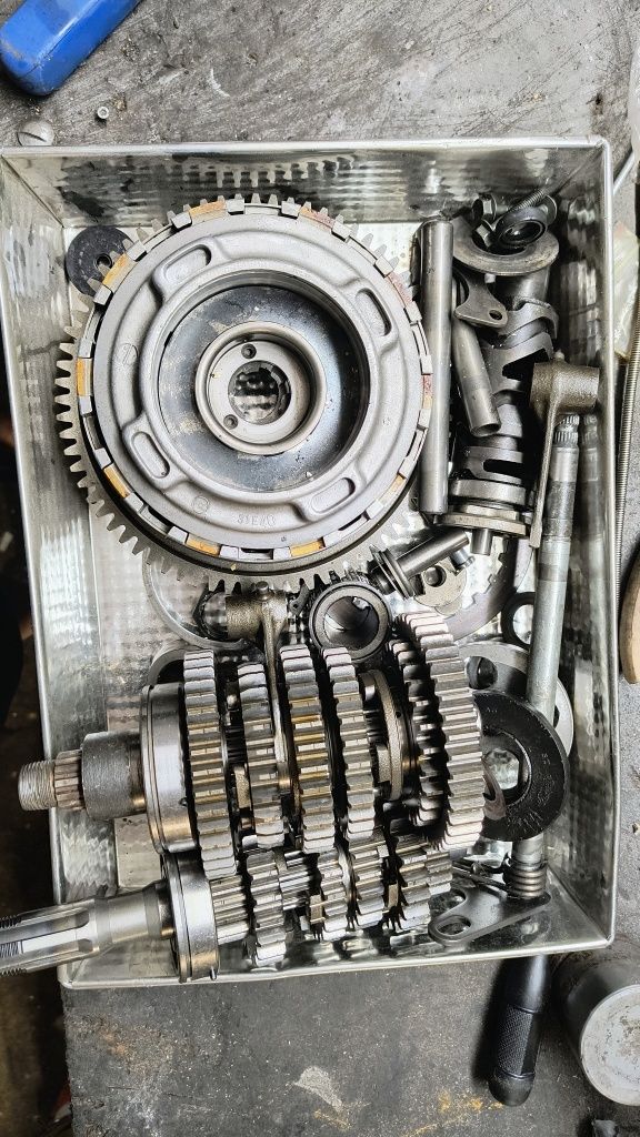 Części Suzuki GSX-R SRAD kosz sprzęgłowy skrzynia biegów uszkodzona