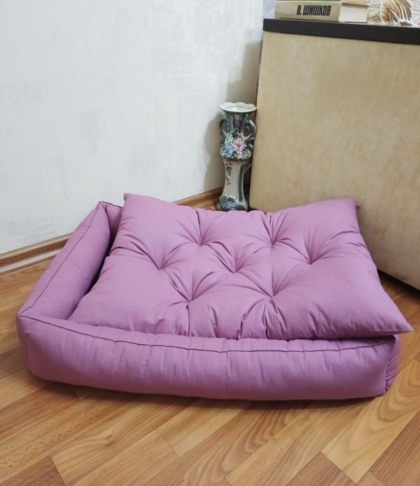 Лежанки та матрасики для собак та котів