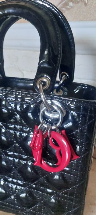 Продам фирменную  женскую сумочку