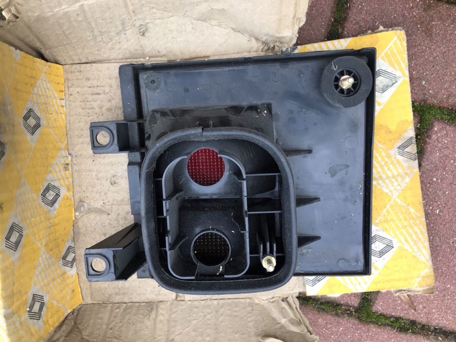 Lampa tylna Renault 21, R21 oryginalna. Nowa.