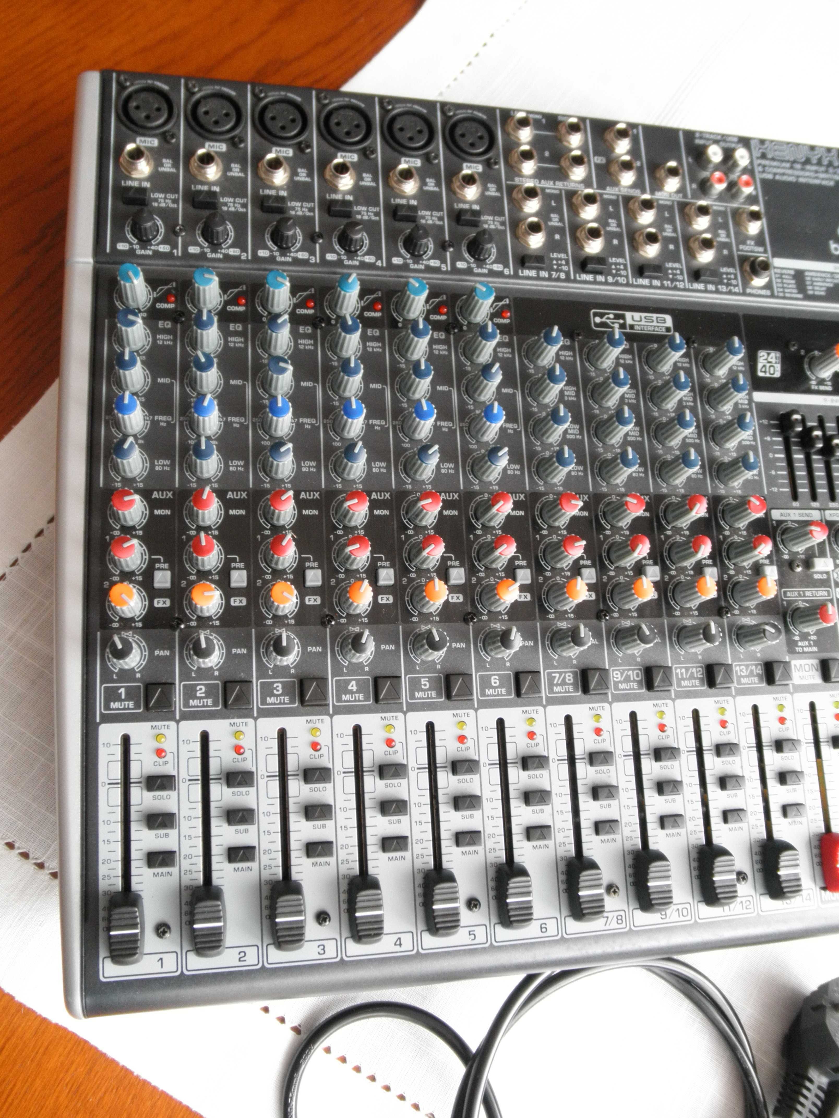 Mikser Behringer XENYX X1832 USB . Mixer estradowy z pogłosem i EQ.