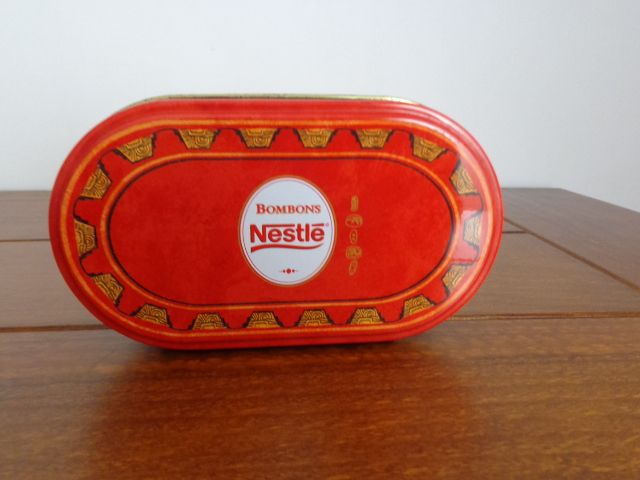 Lata de colecção, bombons Nestlé