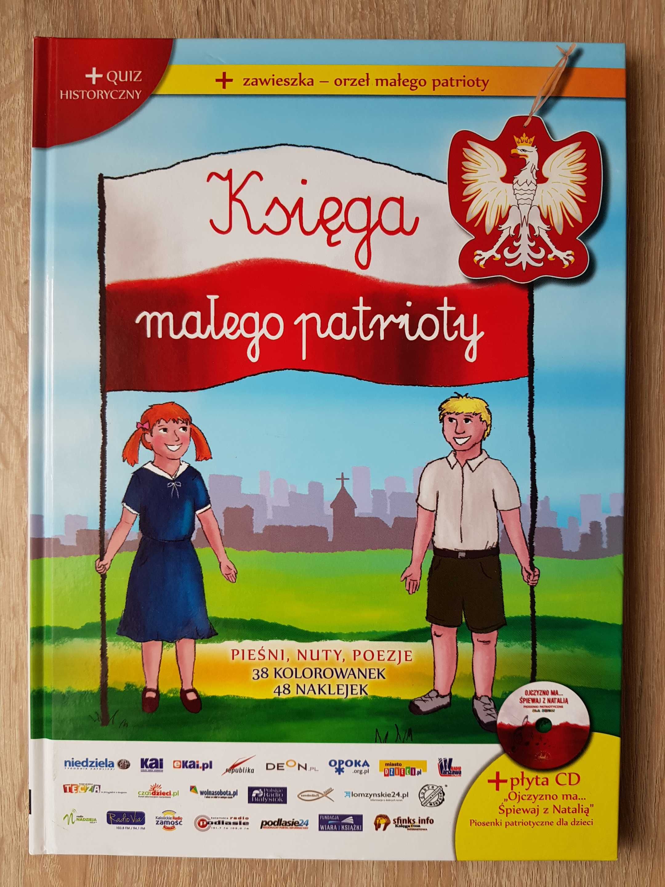 Księga małego patrioty, pieśni, nuty, poezje, kolorowan., naklejki, CD