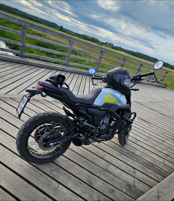 Motocykl Zontes GK 125. Naked / scrambler.