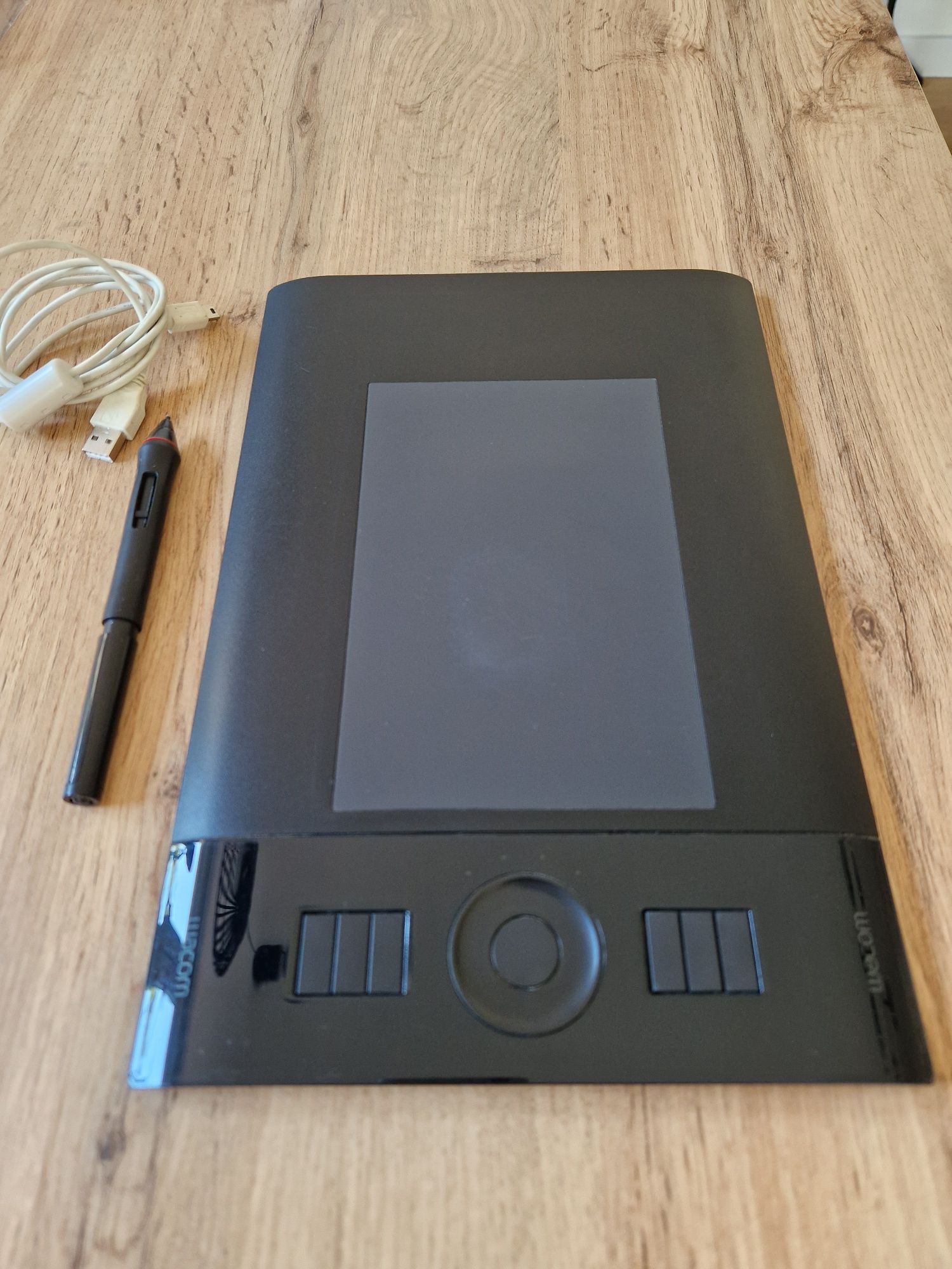 Графічний планшет Wacom Intuos 4 s
