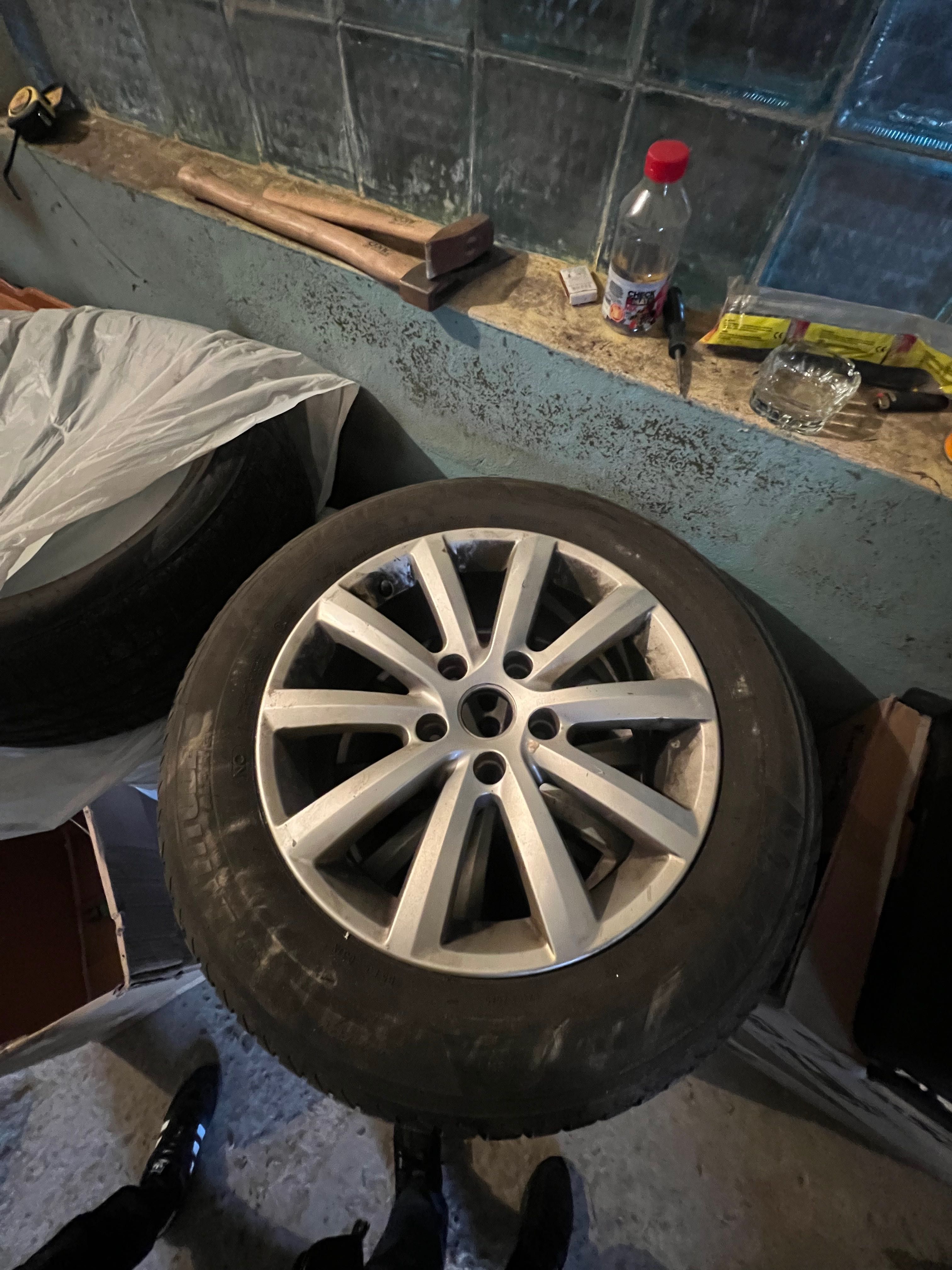 Volkswagen Touareg диски з резиною 255/55 R18