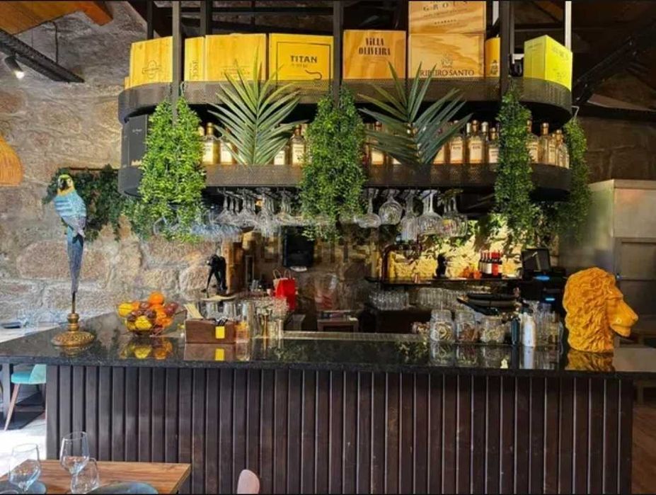 Cocktail bar, restaurante para trespasse na Praça dos Poveiros