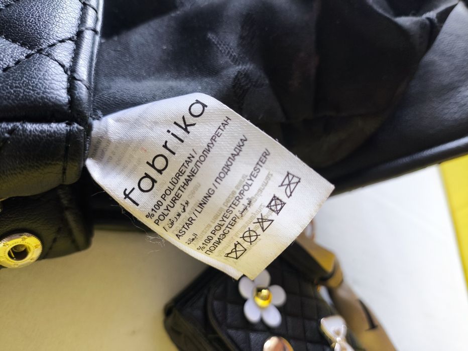 Дуже гарна вмістима сумочка в стилі Шанель шкіряна прошиті з ланцюжком