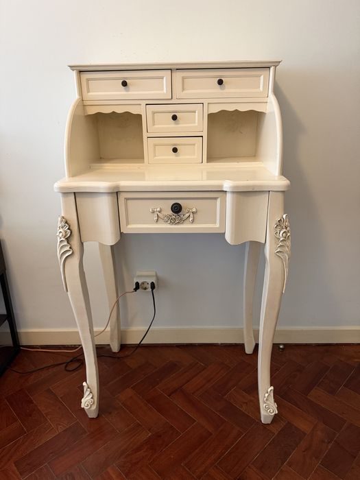 Móvel branco vintage estilo antigo Gato Preto