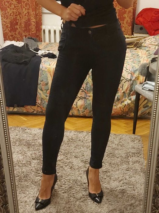 Czarne spodnie rurki jeansowe Reserved rozm. S