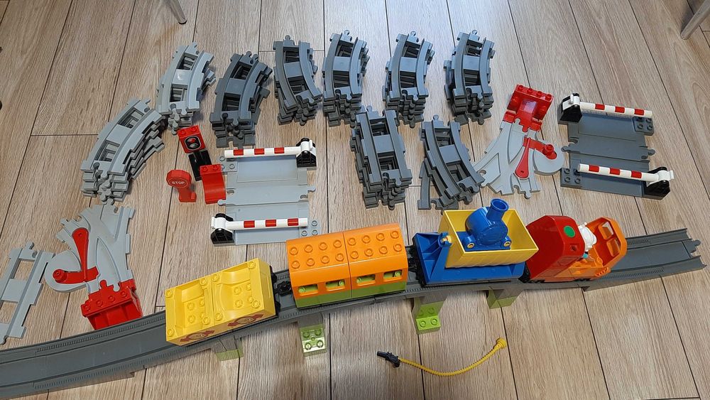 Pociąg lego dupło na bateriach + duży zestaw torów + most