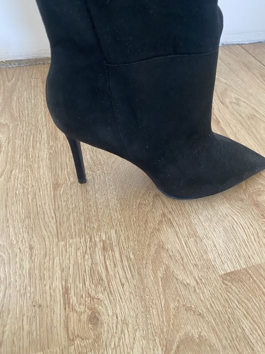 Стильні замшеві чобітки Mango