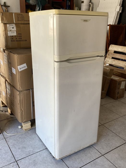 Frigorifico Zanussi 1,60 m a funcionar normalmente