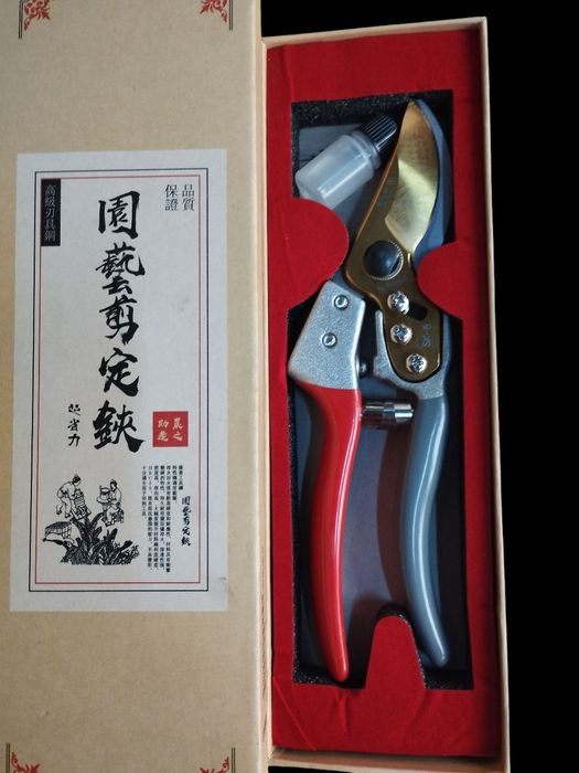 Профессиональный японский секатор  SACURA GOLD