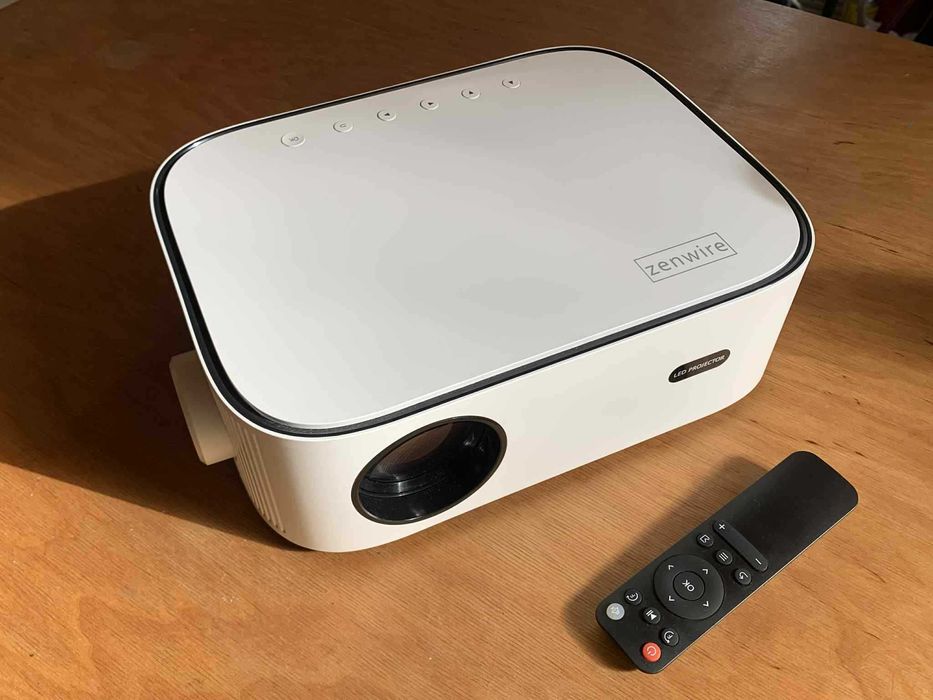Projektor 4K Full HD WiFi Bluetooth ZENWIRE - praktycznie NOWY!