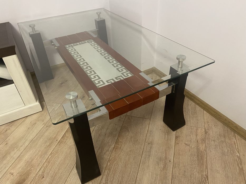 Журнальний столик з натурального дерева та скла