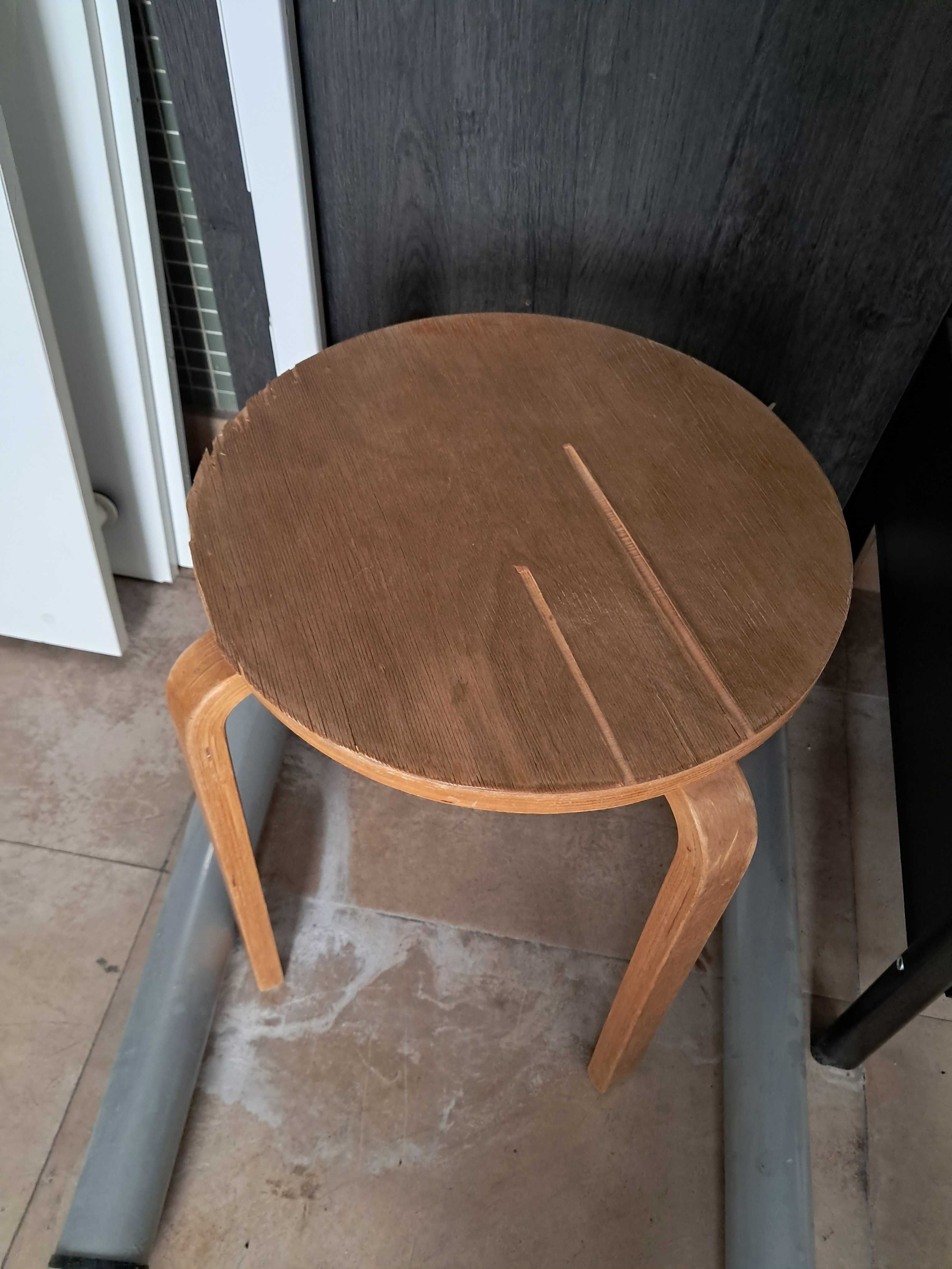 Mesa de cozinha redonda e 4 bancos