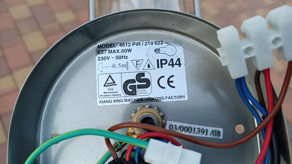 Kinkiet lampa na zewnątrz