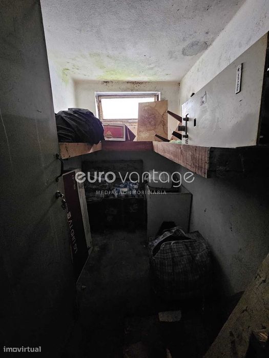 Arrecadação No Centro De Leiria, Para Venda