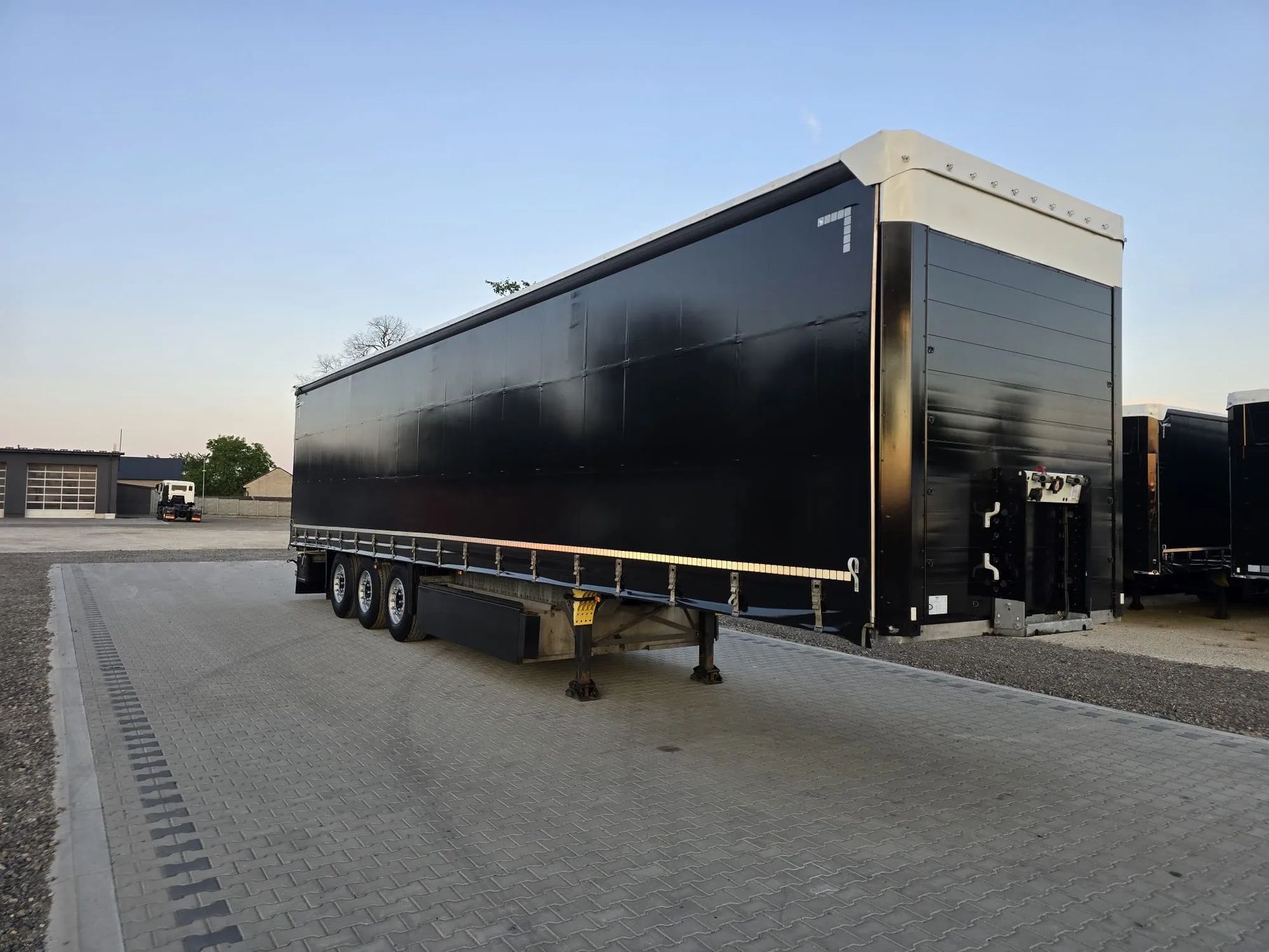 Schmitz Cargobull FIRANKA / MULTI LOCK / XL / OS PODNOSZONA / PALECIARA
