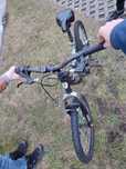 Rower z tylnym dumperem