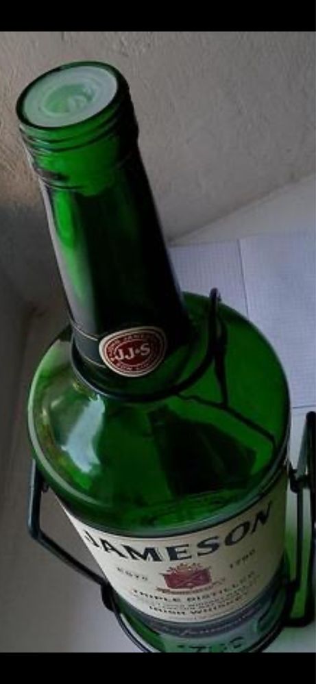 Бутылка на качелях из под .Виски Jameson Irish Whiskey, 4,5 л.