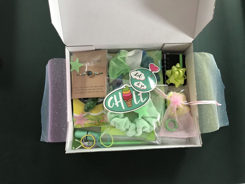 Duży zielony mystery box, tie dye, pierścionek, scrunchie,squishy
