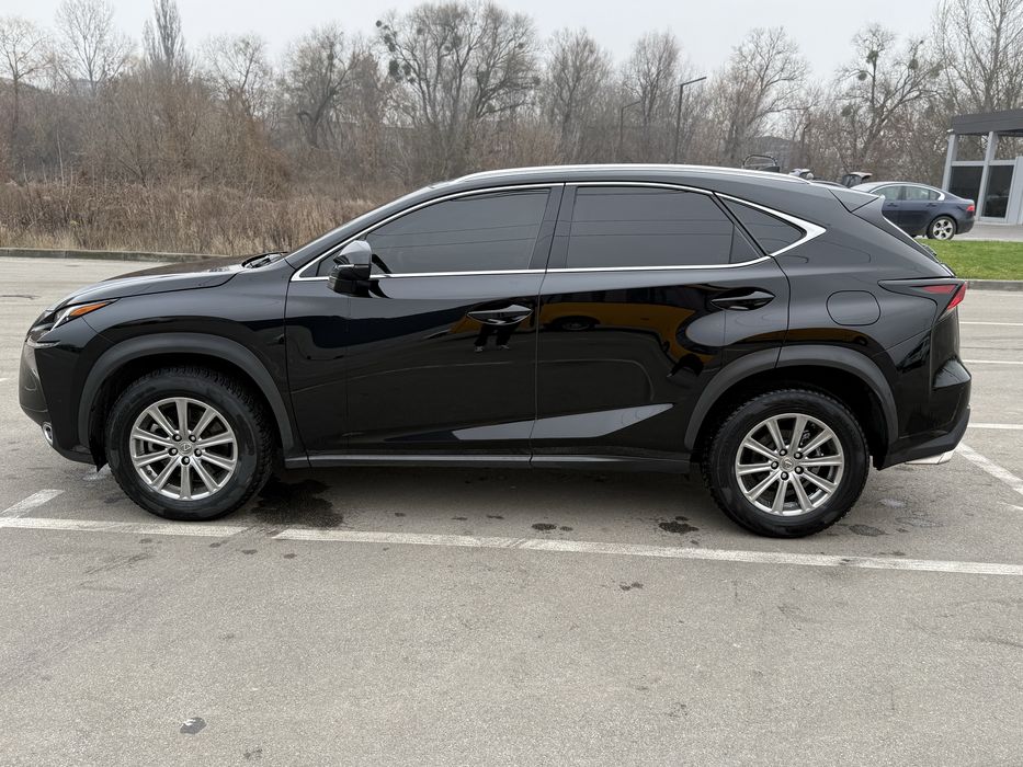 Автомобіль Lexus NX 200T