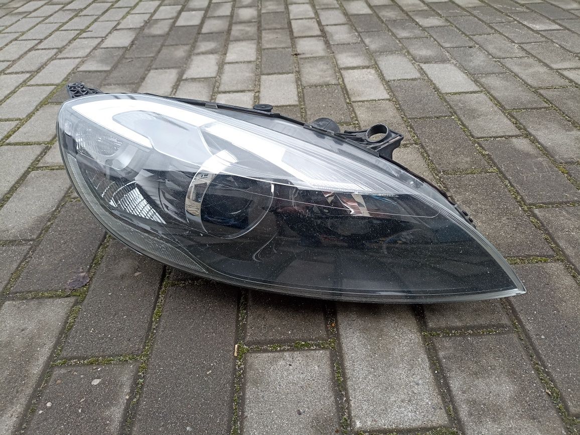 Volvo V40 Lampa Xenon Prawa