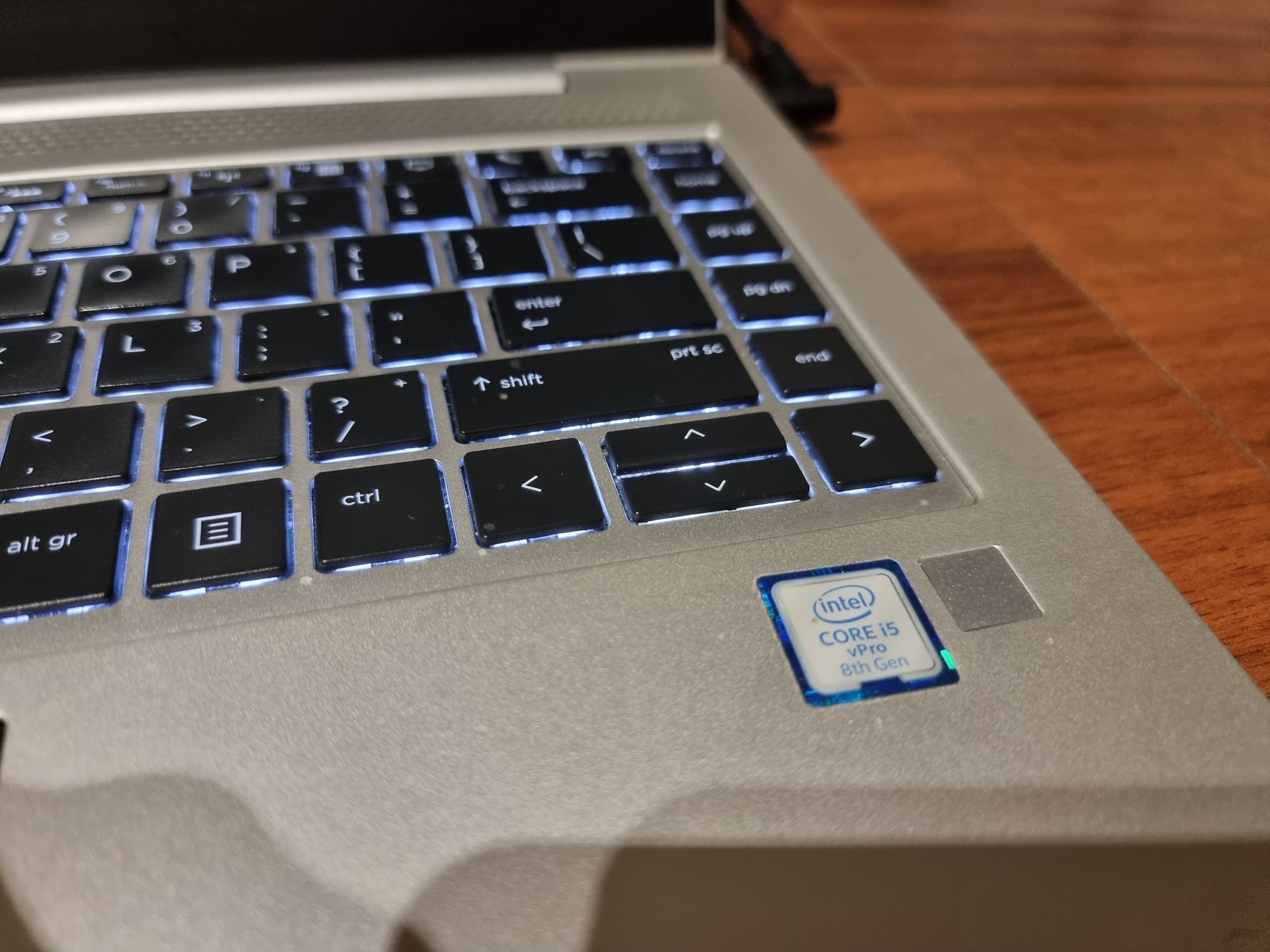 HP EliteBook 840 G5, i5 8350U, 12GB ram DDR4, SSD NVME 256GB.