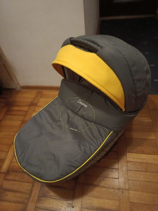 Wózek Camarelo (spacerówka+gondola)