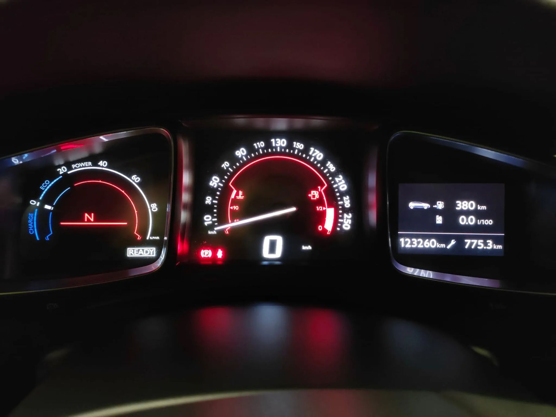 Citroën DS5 Citroen DS5, 2.0HDi Hybrid4 200KM