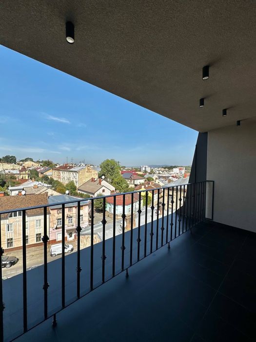 Оренда автономного VIP пентхауса в центрі міста з терасою