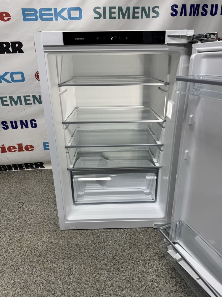Малий вбудований холодильник Miele K 7103 D (втраиваемый)