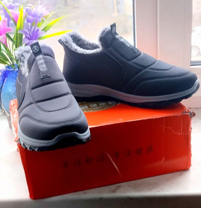 Кроссовки теплые мужские 42р.