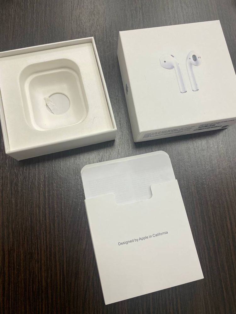 Гарнитура AirPods