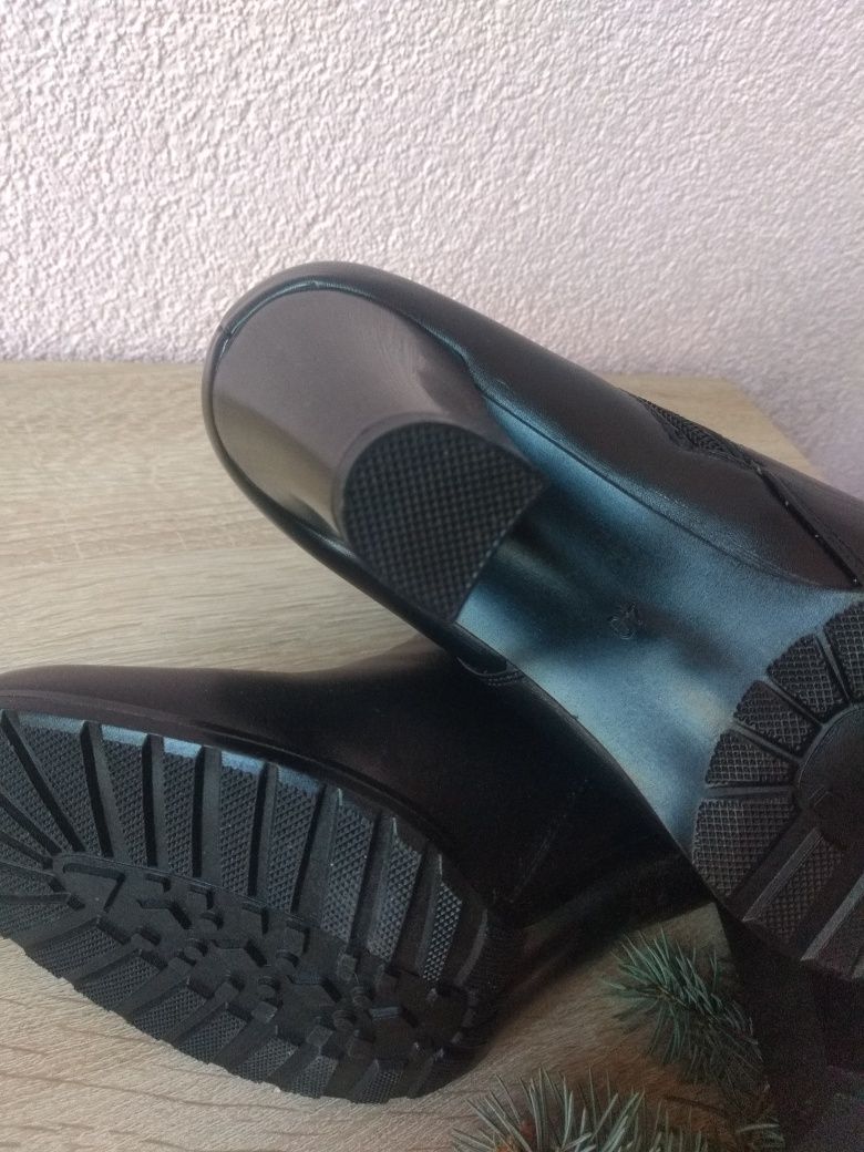 Czarne botki na wysokim obcasie 40